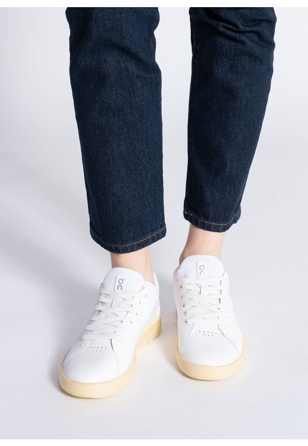 On - ON The Roger Clubhouse Sneakersy damskie białe. Okazja: na co dzień. Kolor: biały