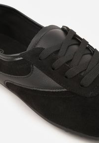 Renee - Czarne Sneakersy Kultowe Tenisówki Y2K z Imitacji Zamszu Nerialle. Kolor: czarny. Materiał: zamsz #7