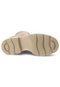 Beżowe Botki Nessi Modne Obuwie Damskie Ze Skóry Naturalnej. Okazja: na co dzień. Kolor: beżowy. Materiał: skóra. Obcas: na obcasie. Styl: casual, elegancki. Wysokość obcasa: średni #3