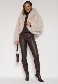 Born2be - Beżowa Futrzana Kurtka z Nieodpinanym Kapturem Zetena. Kolor: beżowy. Materiał: futro. Styl: elegancki, klasyczny #2