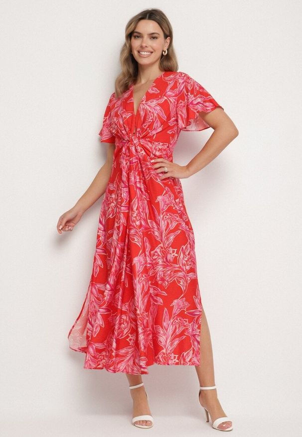 Born2be - Czerwona Sukienka z Wiskozy w Abstrakcyjny Wzór Lunalisa. Okazja: na co dzień. Kolor: czerwony. Materiał: wiskoza. Styl: casual, klasyczny, elegancki