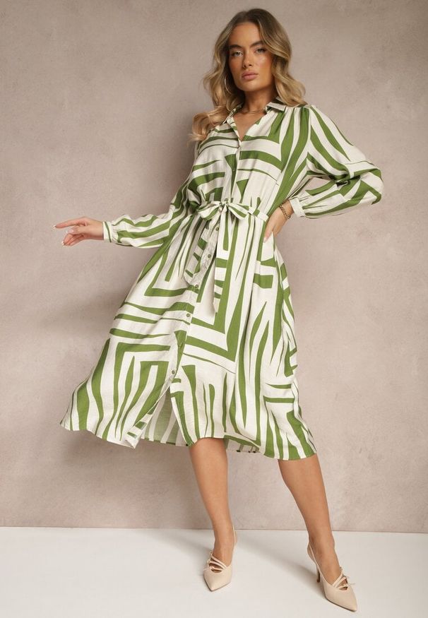 Renee - Zielona Sukienka z Wiskozą o Koszulowym Kroju w Geometryczny Print Ninatria. Okazja: na co dzień. Kolor: zielony. Materiał: wiskoza. Wzór: nadruk, geometria. Typ sukienki: koszulowe. Styl: elegancki, klasyczny, casual