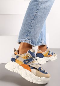 Renee - Ciemnobeżowe Sneakersy na Masywnej Platformie z Podwójnym Sznurowaniem Ruotsa. Kolor: beżowy. Obcas: na platformie