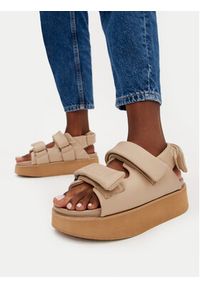 Inuikii Sandały Velcro 70106-150 Beżowy. Kolor: beżowy. Materiał: skóra #6