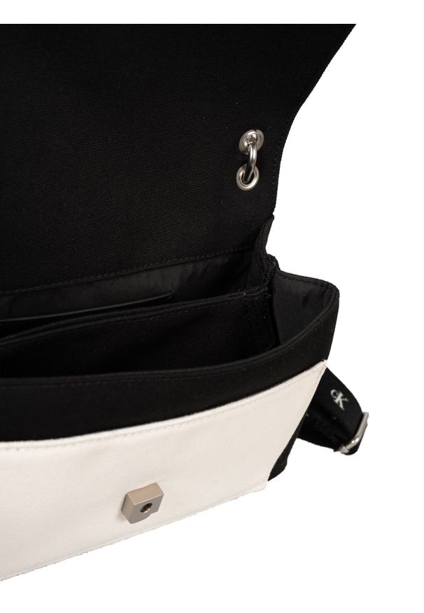 Calvin Klein Torebka "Ultralight" | K60K610697 | Kobieta | Czarny, Biały. Kolor: biały, wielokolorowy, czarny. Styl: elegancki, casual. Rodzaj torebki: przez ramię