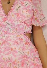 Renee - Różowa Sukienka Cythiala. Kolor: różowy. Wzór: ażurowy, kwiaty. Styl: wizytowy. Długość: mini