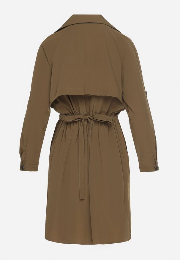 Born2be - Ciemnozielony Dwurzędowy Płaszcz z Bawełną i Regulowanymi Rękawami Ściągany z Tyłu Paskiem Mevalina. Okazja: do pracy. Kolor: zielony. Materiał: bawełna. Styl: elegancki, klasyczny