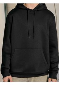 Sinsay - Bluza hoodie basic - czarny. Kolor: czarny