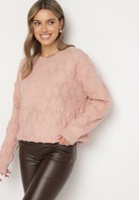 Born2be - Różowy Sweter o Luźnym Kroju i Wzorzystym Splocie ze Ściągaczami Elondrae. Okazja: na co dzień. Kolor: różowy. Materiał: jeans, bawełna. Długość rękawa: długi rękaw. Długość: długie. Wzór: ze splotem. Styl: casual, elegancki #3