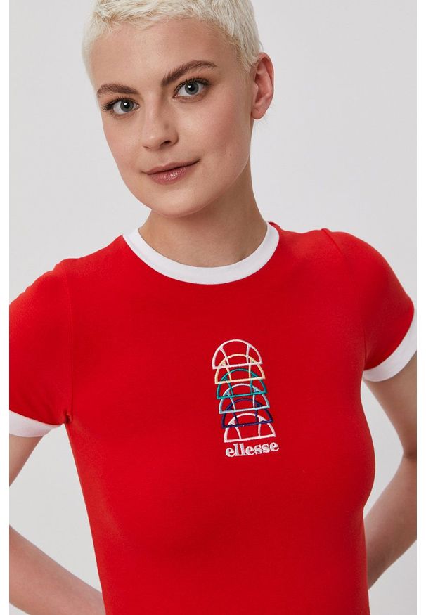 Ellesse Sukienka kolor czerwony mini dopasowana. Kolor: czerwony. Materiał: dzianina. Długość rękawa: krótki rękaw. Wzór: aplikacja. Typ sukienki: dopasowane. Długość: mini