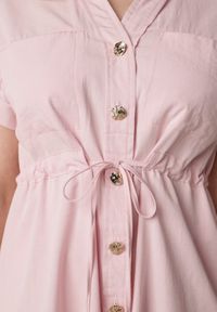 Born2be - Różowa Sukienka Koszulowa z Bawełną Wiskozą i Ozdobnymi Guzikami Parranes. Okazja: na co dzień. Kolor: różowy. Materiał: wiskoza, bawełna. Typ sukienki: koszulowe. Styl: casual, klasyczny, elegancki #8