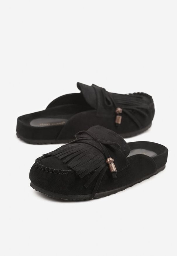 Renee - Czarne Klapki Ozdobione Kokardą i Frędzlami Felindrise. Okazja: na spacer. Kolor: czarny. Wzór: aplikacja. Sezon: lato. Styl: elegancki, boho