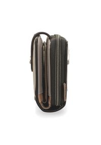 Portfel damski Anekke, z dekoracyjnym nadrukiem i metalowym logo zamykany na klapę wyposażony w przegrody na banknoty kieszeń na monety oraz liczne m. Kolor: brązowy. Wzór: nadruk #6