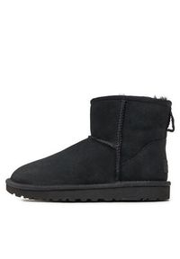 Ugg Śniegowce W Classic Mini II 1016222 Czarny. Kolor: czarny. Materiał: skóra