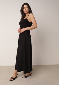 Born2be - Czarna Bawełniana Sukienka Koktajlowa na Ramiączkach z Asymetryczną Górą Thelis. Okazja: na wesele, na ślub cywilny. Kolor: czarny. Materiał: bawełna. Długość rękawa: na ramiączkach. Typ sukienki: asymetryczne. Styl: wizytowy #4