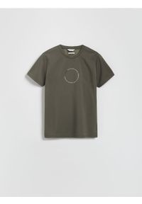 Reserved - T-shirt slim z nadrukiem - zielony. Kolor: zielony. Materiał: dzianina, bawełna. Wzór: nadruk