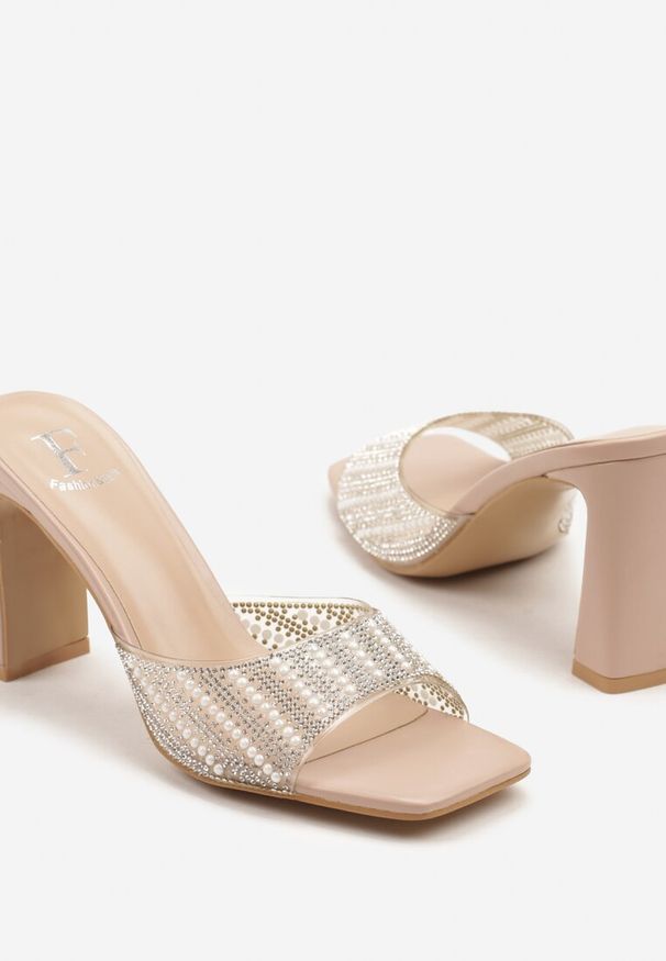 Born2be - Beżowe Klapki na Obcasie Ozdobione Cyrkoniami Merania. Kolor: beżowy. Wzór: aplikacja. Obcas: na obcasie. Styl: elegancki. Wysokość obcasa: średni