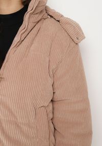 Born2be - Różowa Sztruksowa Kurtka Puchowa z Odpinanym Kapturem Sinitha. Okazja: na co dzień. Kolor: różowy. Materiał: sztruks, puch. Styl: casual, elegancki #3