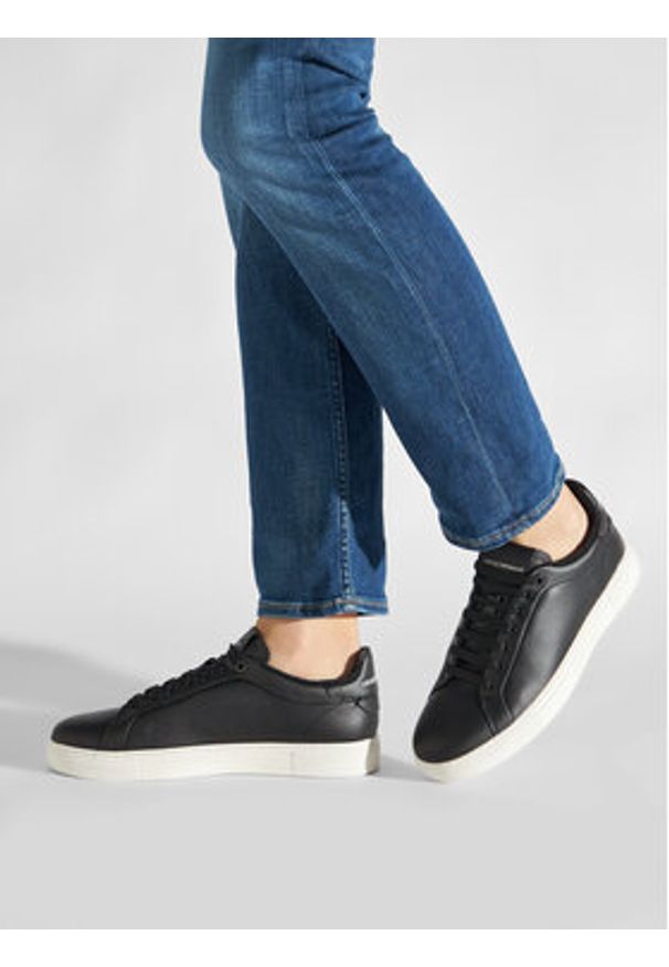 Emporio Armani Sneakersy X4X598 XF662 00002 Czarny. Kolor: czarny. Materiał: skóra