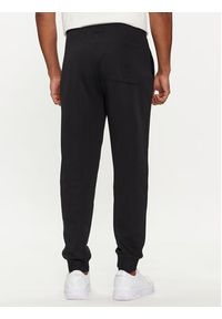 GANT - Gant Spodnie dresowe Shield 2009026 Czarny Regular Fit. Kolor: czarny. Materiał: bawełna #4