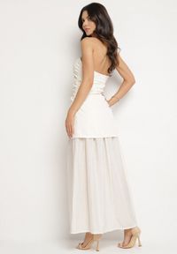 Born2be - Beżowa Koktajlowa Sukienka Typu Bandeau z Marszczeniem Izelessa. Okazja: na imprezę. Kolor: beżowy. Styl: wizytowy #7