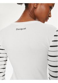 Desigual Bluzka Boston 24SWTK70 Biały Slim Fit. Kolor: biały. Materiał: bawełna #2
