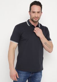 Born2be - Granatowa Koszulka o Fasonie Polo z Guzikami Timarie. Okazja: na spotkanie biznesowe. Typ kołnierza: polo. Kolor: niebieski. Materiał: dresówka. Styl: klasyczny, biznesowy, elegancki #6