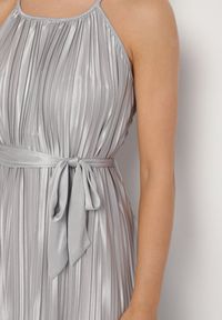 Born2be - Szara Plisowana Sukienka na Cienkich Ramiączkach Wiązana w Talii Virsea. Okazja: na wesele, na studniówkę, na ślub cywilny. Kolor: szary. Długość rękawa: na ramiączkach. Styl: klasyczny #7