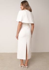 Born2be - Biała Dopasowana Elegancka Sukienka VICES z Pelerynką Celareca. Kolor: biały. Materiał: poliester. Długość rękawa: na ramiączkach. Styl: elegancki #5