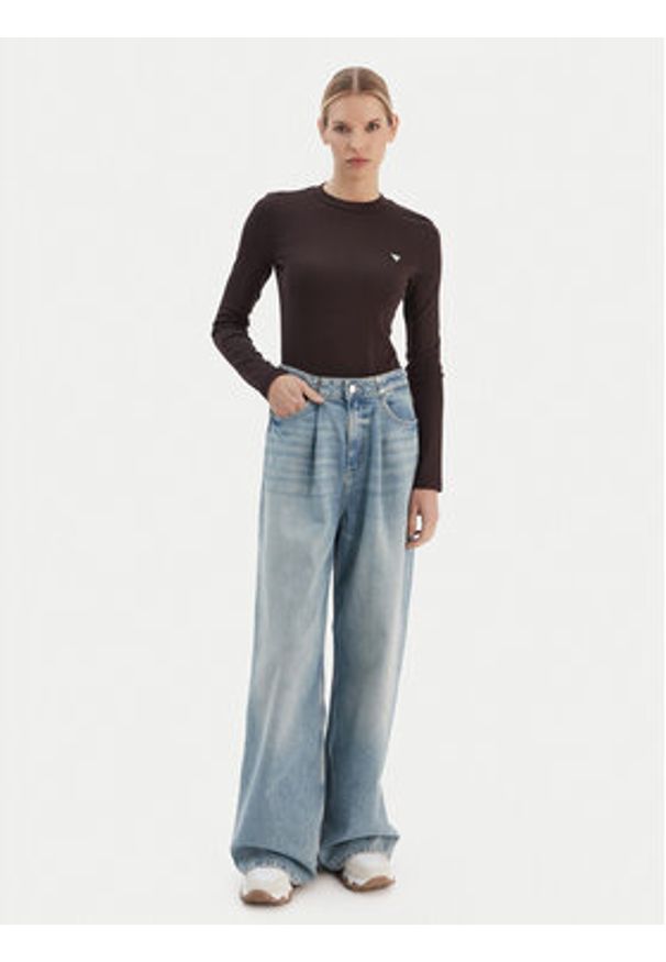 Guess T-Shirt V6RI00 KD741 Brązowy Slim Fit. Kolor: brązowy. Materiał: bawełna