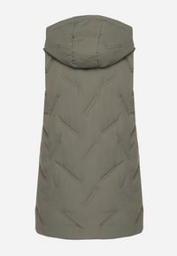 Born2be - Zielona Casualowa Kamizelka z Kapturem i Pikowanymi Przeszyciami Caletta. Okazja: na co dzień. Typ kołnierza: kaptur. Kolor: zielony. Materiał: jeans. Styl: casual #4