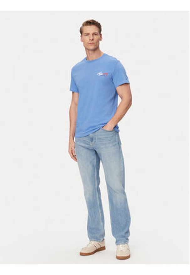 Tommy Jeans T-Shirt DM0DM22538 Niebieski Slim Fit. Kolor: niebieski. Materiał: bawełna