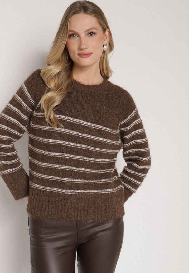 Born2be - Brązowy Sweter z Domieszką Wełny w Paski Lidavia. Okazja: na co dzień. Kolor: brązowy. Materiał: wełna. Wzór: paski. Styl: klasyczny, casual, elegancki