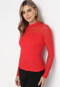 Born2be - Czerwona Bluzka z Siateczkową Górą i Półgolfem Lufenna. Kolor: czerwony. Materiał: wiskoza. Styl: elegancki #4