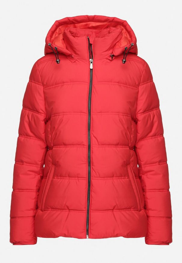 Born2be - Czerwona Kurtka z Pikowanymi Przeszyciami i Odpinanym Kapturem o Prostym Kroju Venindra. Okazja: na co dzień. Kolor: czerwony. Materiał: jeans. Styl: casual