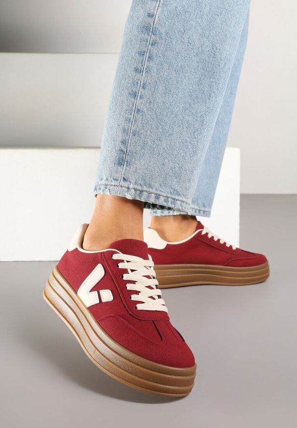 Renee - Bordowe Sneakersy na Kauczukowej Podeszwie Ellirielle. Okazja: na co dzień. Zapięcie: sznurówki. Kolor: czerwony. Materiał: kauczuk