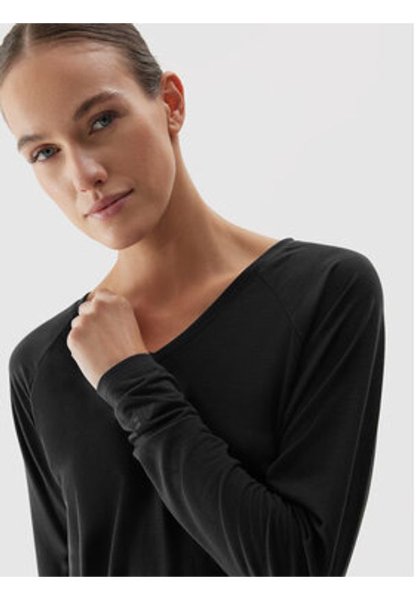 4f - 4F Bluzka 4FAW23TFLOF153 Szary Slim Fit. Kolor: szary. Materiał: syntetyk
