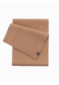 Ombre Clothing - Monochromatyczny szalik męski z prążkowanej dzianiny – jasnobrązowy V4. Okazja: na co dzień. Kolor: brązowy. Materiał: prążkowany, dzianina. Wzór: aplikacja, ze splotem, jednolity. Styl: klasyczny, wizytowy, casual
