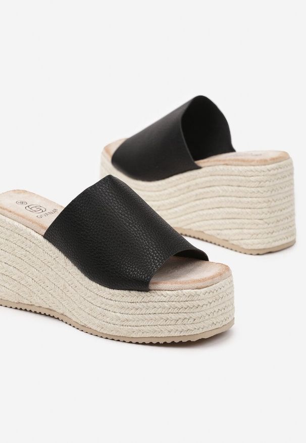 Renee - Czarne Klapki na Koturnie Zdobionym Plecionką Gonnorae. Okazja: na co dzień, na spacer. Nosek buta: otwarty. Kolor: czarny. Wzór: aplikacja. Obcas: na koturnie. Styl: casual, elegancki, wizytowy