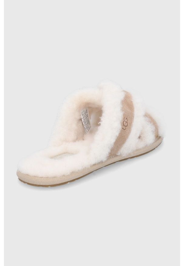 Ugg - UGG - Kapcie Scuffita. Kolor: beżowy. Materiał: materiał, guma. Wzór: gładki
