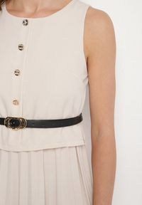 Born2be - Beżowa Sukienka Bez Rękawów z Plisami i Paskiem z Klamrą Iffale. Okazja: na spacer, na co dzień. Kolor: beżowy. Długość rękawa: bez rękawów. Styl: casual, klasyczny #2