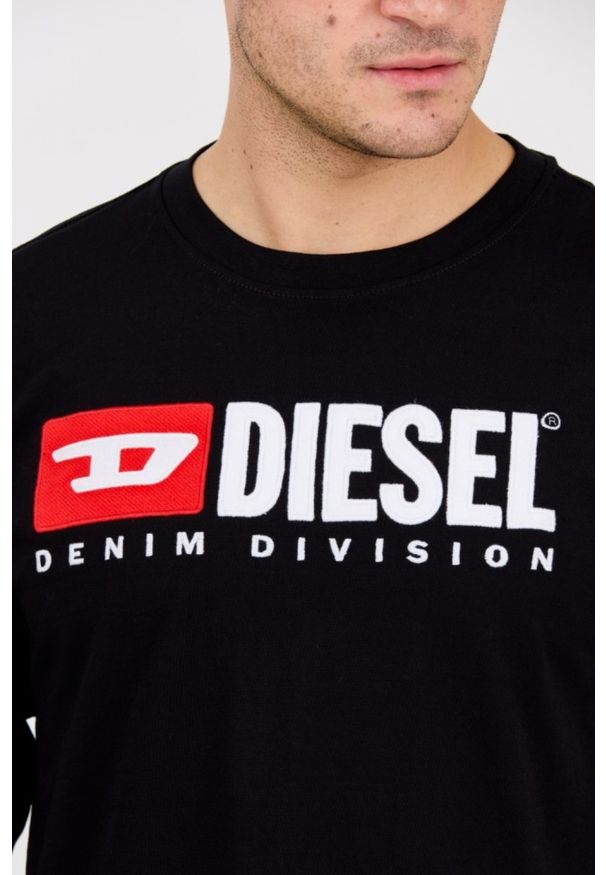 Diesel - DIESEL Czarny longsleeve męski T-BOXT-LS-DIV. Kolor: czarny. Materiał: bawełna, elastan. Długość rękawa: długi rękaw. Długość: długie. Styl: klasyczny