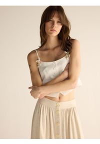 Reserved - Top na ramiączkach - biały. Kolor: biały. Materiał: len, wiskoza, tkanina. Długość rękawa: na ramiączkach #1