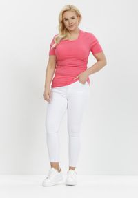 Born2be - Różowy T-shirt Akisistae. Kolekcja: plus size. Kolor: różowy. Materiał: materiał, bawełna, dzianina. Długość rękawa: krótki rękaw. Długość: krótkie