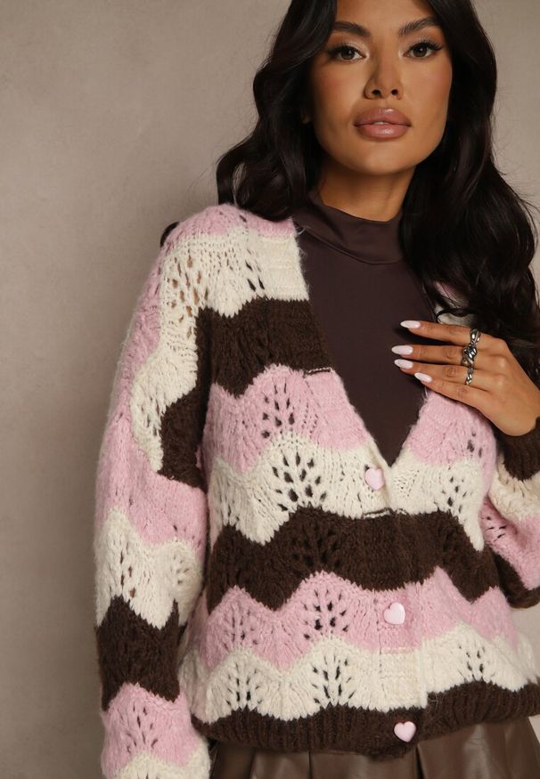 Renee - Różowy Kardigan z Domieszką Wełny i Wiskozy o Ażurowym Splocie Esina. Okazja: na co dzień. Typ kołnierza: dekolt w serek. Kolor: różowy. Materiał: wełna, wiskoza. Wzór: ażurowy, ze splotem. Styl: casual