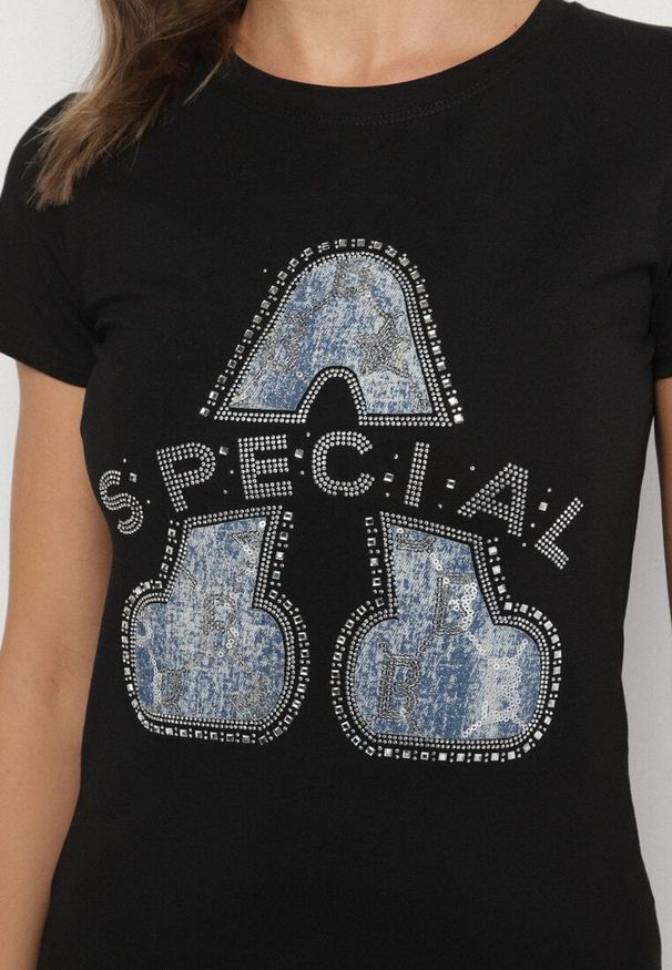 Born2be - Czarny Bawełniany T-shirt Ozdobiony Napisem i Cyrkoniami Isnorea. Okazja: na co dzień. Kolor: czarny. Materiał: bawełna. Wzór: aplikacja, napisy. Styl: glamour, casual