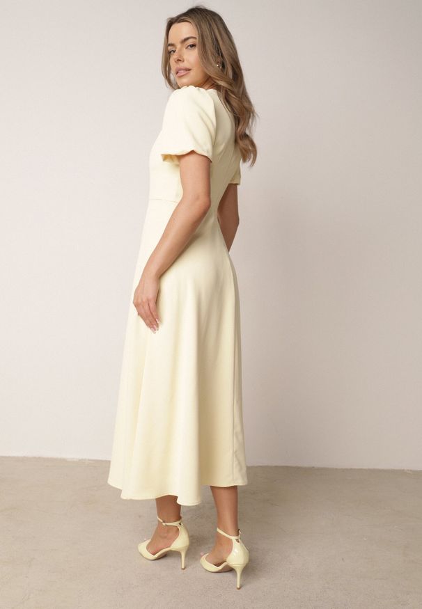 Born2be - Żółta Elegancka Sukienka VICES o Rozkloszowanym Kroju z Krótkim Rękawem Aezith. Okazja: na komunię, na wesele, na ślub cywilny. Kolor: żółty. Długość rękawa: krótki rękaw. Typ sukienki: proste, rozkloszowane. Styl: elegancki