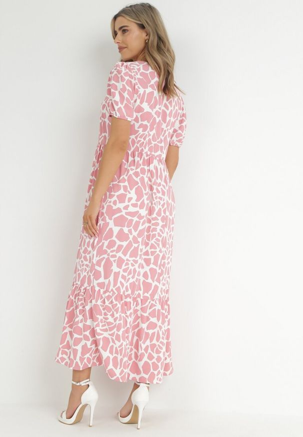 Born2be - Różowa Rozkloszowana Sukienka Maxi z Falbanką na Dole Zeanna. Kolor: różowy. Długość rękawa: krótki rękaw. Sezon: wiosna, lato. Styl: klasyczny. Długość: maxi