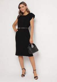 Born2be - Czarna Sukienka z Wiskozą o Pudełkowym Kroju z Paskiem z Klamrą Polliviera. Okazja: na co dzień. Kolor: czarny. Materiał: wiskoza. Styl: elegancki, casual #5