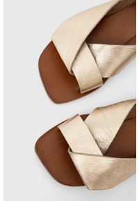 medicine - Medicine sandały skórzane damskie kolor złoty. Kolor: złoty. Materiał: skóra. Wzór: gładki. Obcas: na obcasie. Wysokość obcasa: niski #5